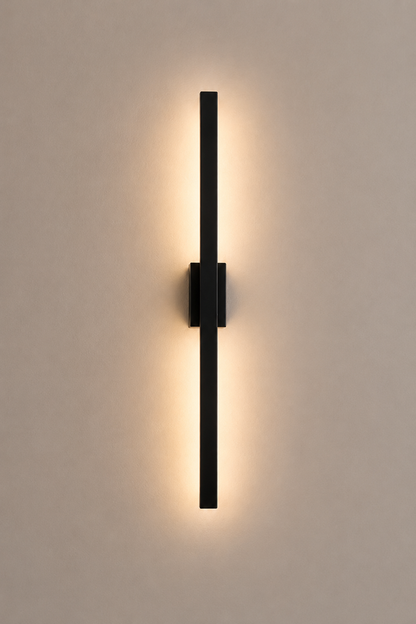 Close-up product shot of Nordlys Slim Vegglampe on a warm grey wall